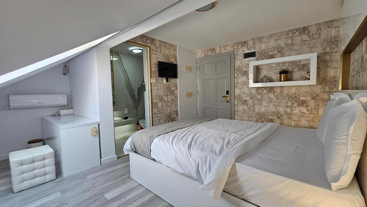 Colt De Rai Resita Bed & Breakfast Luaran gambar