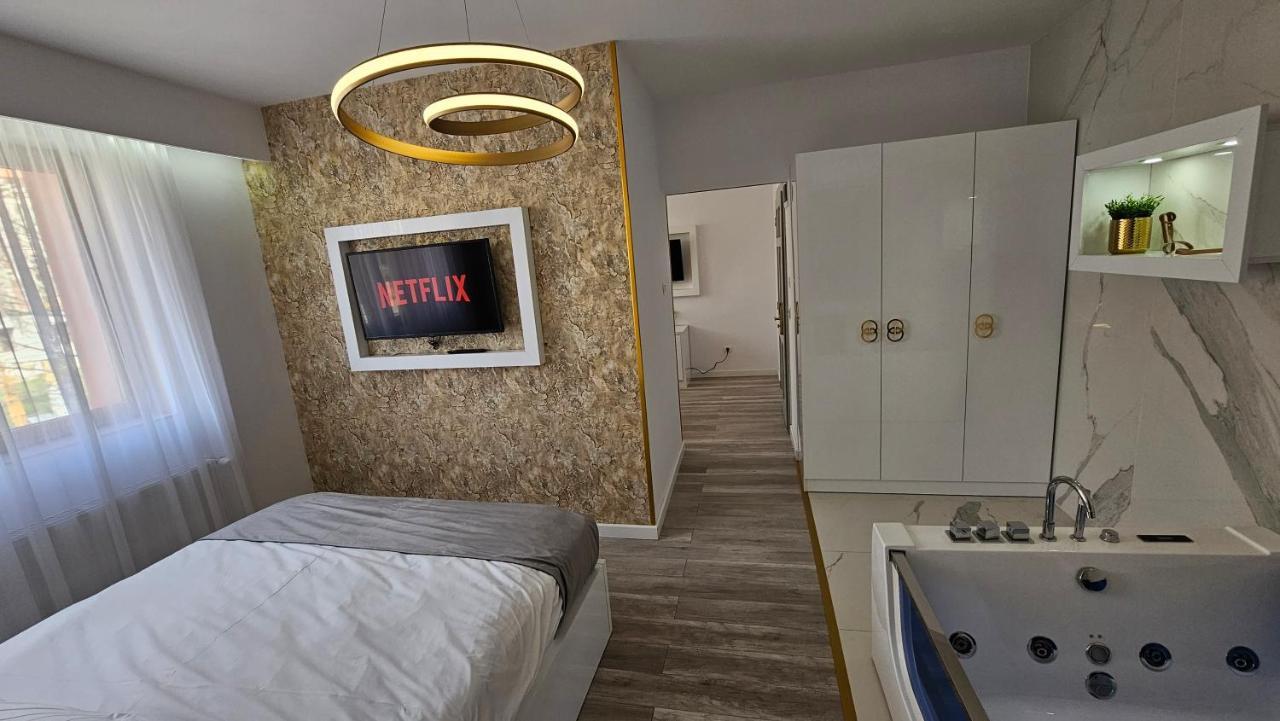 Colt De Rai Resita Bed & Breakfast Luaran gambar
