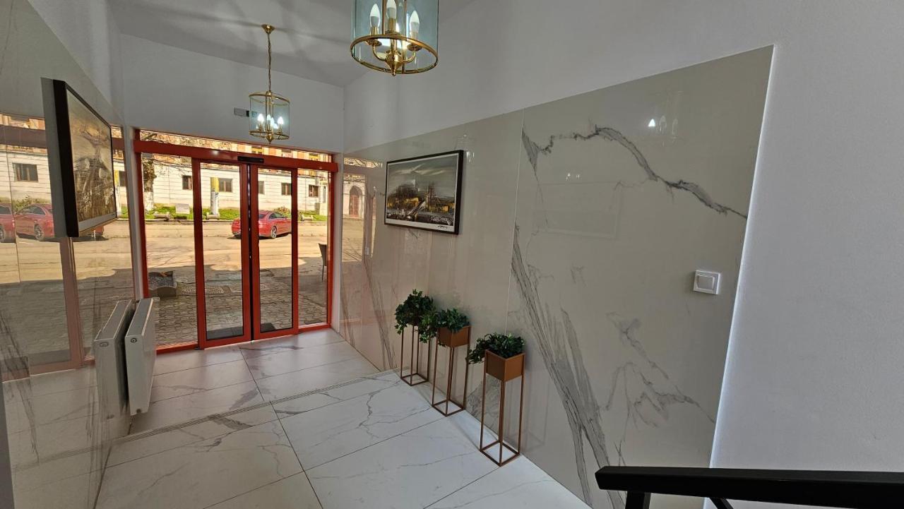 Colt De Rai Resita Bed & Breakfast Luaran gambar