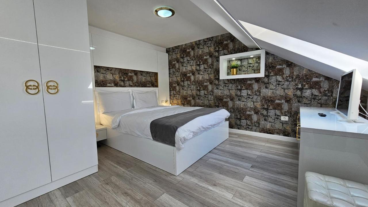 Colt De Rai Resita Bed & Breakfast Luaran gambar