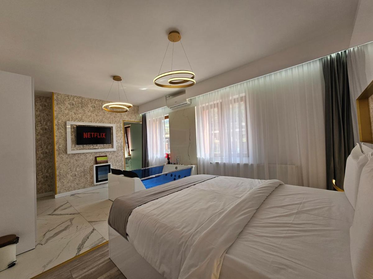 Colt De Rai Resita Bed & Breakfast Luaran gambar
